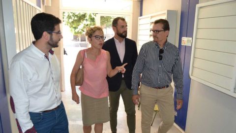 Los diputados de C's en el colegio de Las Bayas de Elche