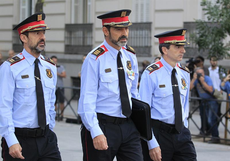 La Fiscalía amplía al 1-O la investigación a Trapero por sedición tras presentar la Guardia Civil un nuevo atestado La Fiscalía amplía al 1-O la investigación a Trapero por sedición tras presentar la Guardia Civil un nuevo atestado