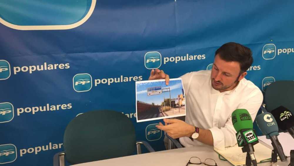 Pablo Ruz, presidente del PP de Elche durante la rueda de prensa