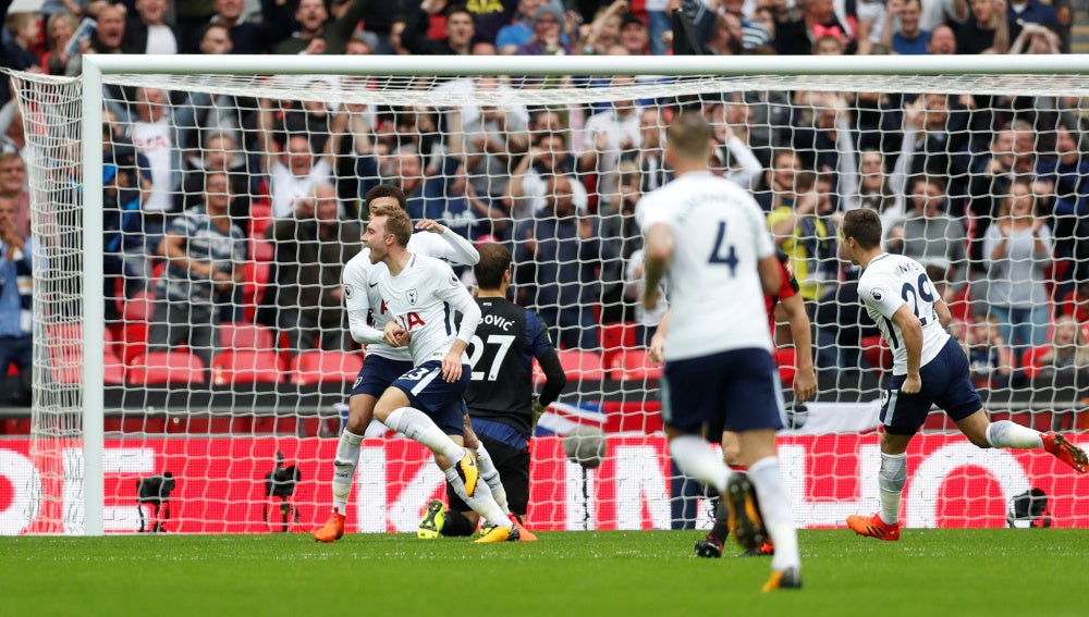 Christian Eriksen celebra el tanto de la victoria del Tottenham Hotspur contra el Bournemouth