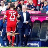 Müller choca los cinco con Jupp Heynckes