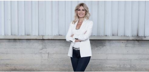 Sandra Golpe, reconocida por su labor periodística en las 'Banderas de Andalucía' de Cádiz Sandra Golpe, reconocida por su labor periodística en las 'Banderas de Andalucía' de Cádiz