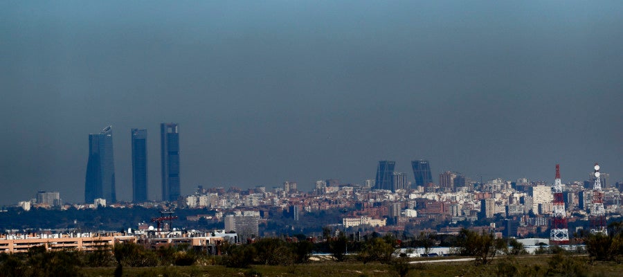 Vista de Madrid cubierta por una 'boina' de contaminación Vista de Madrid cubierta por una 'boina' de contaminación