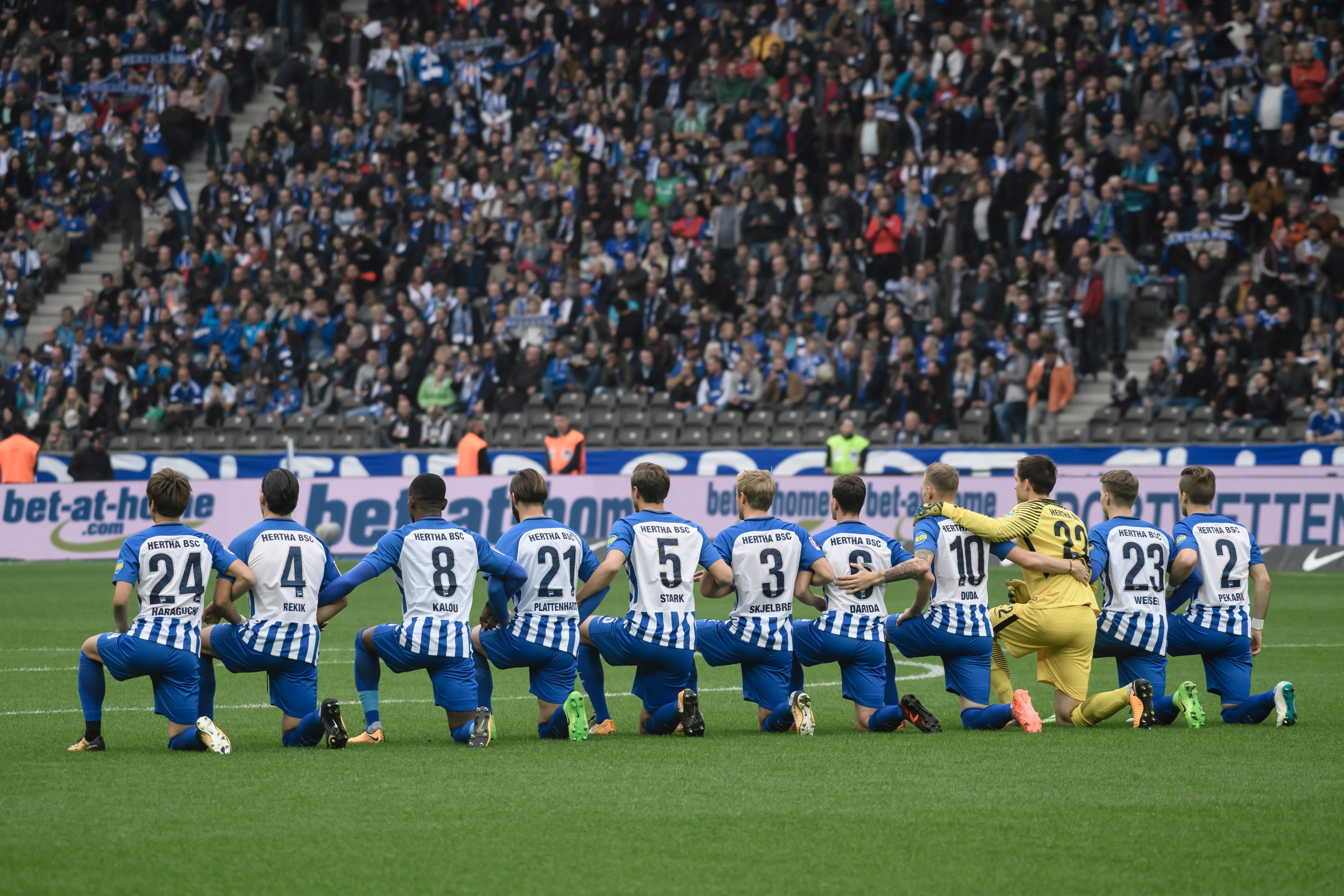 La Bundesliga elogia el simbólico gesto del Hertha Berlín contra el racismo La Bundesliga elogia el simbólico gesto del Hertha Berlín contra el racismo