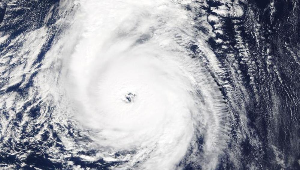 Instantánea de la NASA del huracán Ophelia