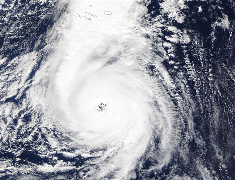 Restos del huracán Ophelia se acercan a la costa gallega para seguir su viaje a Irlanda Restos del huracán Ophelia se acercan a la costa gallega para seguir su viaje a Irlanda