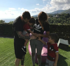 Messi, Antonella y sus dos hijos Messi, Antonella y sus dos hijos