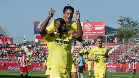 Bakambu celebra un gol con el Villarreal Bakambu celebra un gol con el Villarreal