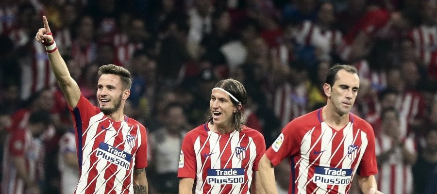 Saúl celebra con Filipe Luis y Godín un gol del Atlético Saúl celebra con Filipe Luis y Godín un gol del Atlético