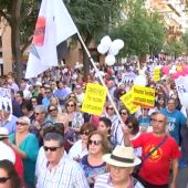Miles de personas protestan en Granada por una mejor sanidad pública 