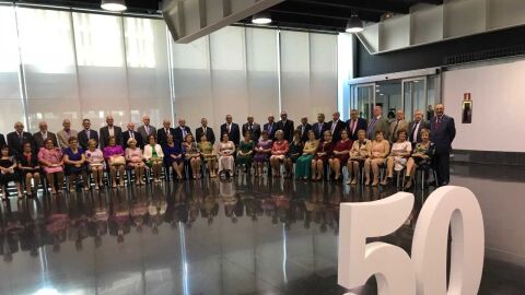 Hasta 35 parejas han celebrado sus bodas de oro en un acto conjunto en Elche