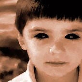 Niño con los ojos negros
