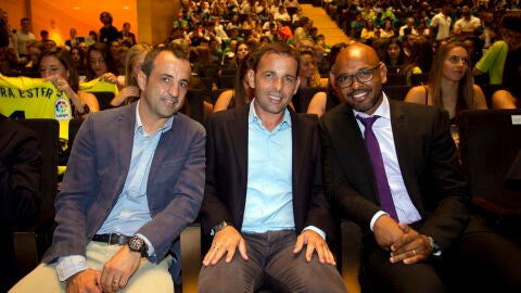 Calleja junto a &Aacute;lvarez y Marcos Senna