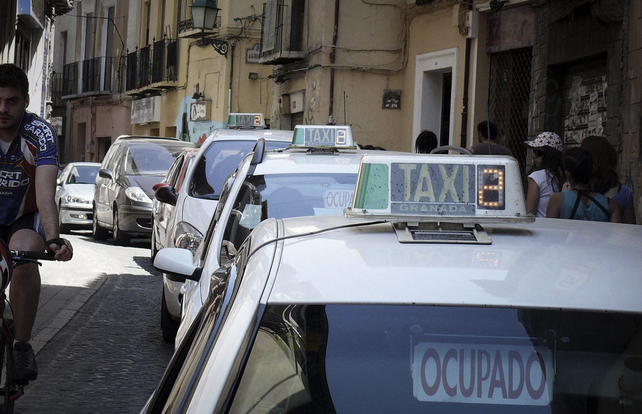 Los taxis de Granada incorporan taxímetros "parlantes" que informan al usuario de la tarifa Los taxis de Granada incorporan taxímetros "parlantes" que informan al usuario de la tarifa