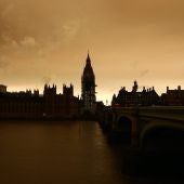 El cielo de Londres se tiñe de amarillo