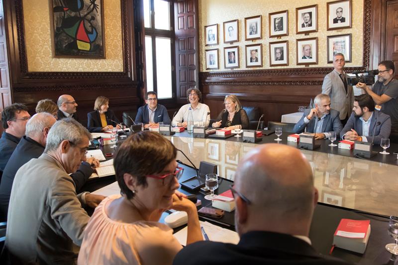 La Junta de Portavoces suspende el pleno del Parlament catalán de esta semana por la posible activación del 155 La Junta de Portavoces suspende el pleno del Parlament catalán de esta semana por la posible activación del 155