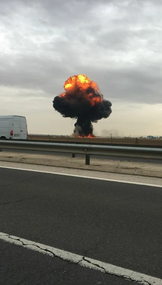 Imagen de la columna de humo tras el accidente aéreo en Torrejón de Ardoz Imagen de la columna de humo tras el accidente aéreo en Torrejón de Ardoz