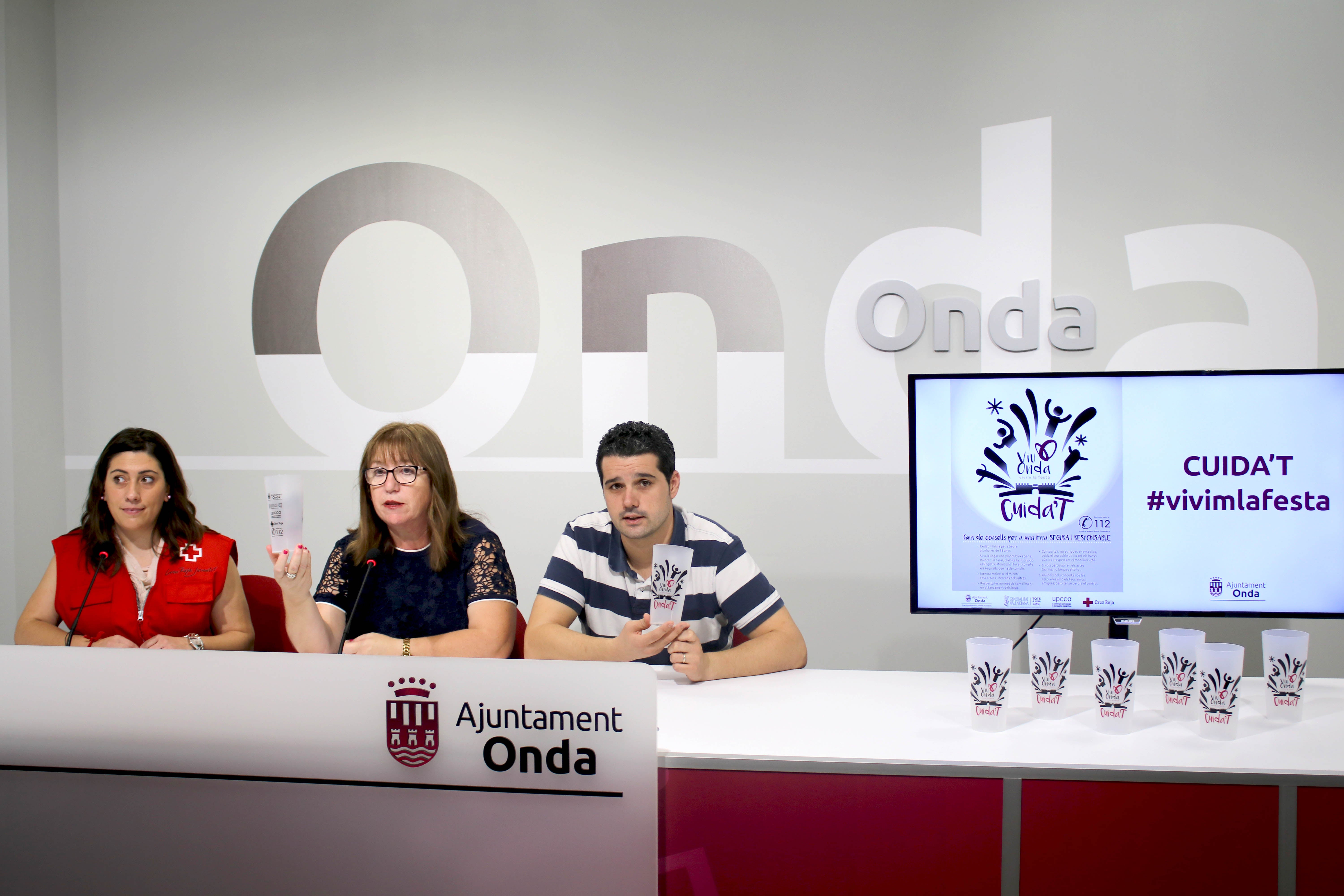Onda reparte 4000 vasos para concienciar en el consumo responsable de alcohol en Fira Onda reparte 4000 vasos para concienciar en el consumo responsable de alcohol en Fira
