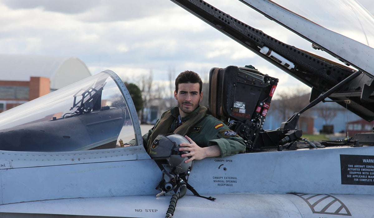 Muere un piloto al estrellarse su caza F18 en la base aérea de Torrejón de Ardoz Muere un piloto al estrellarse su caza F18 en la base aérea de Torrejón de Ardoz