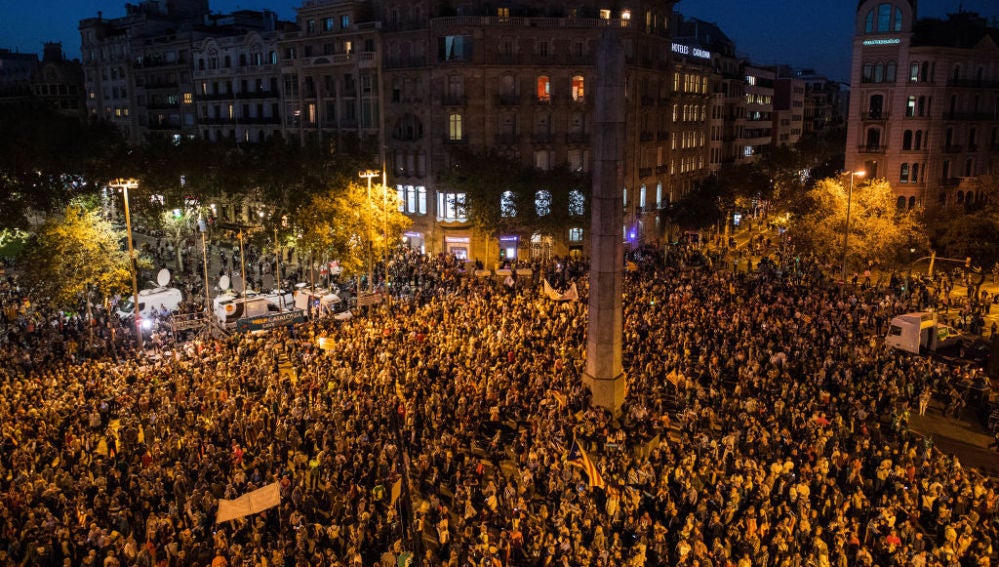 Miles de personas se reúnen en Barcelona