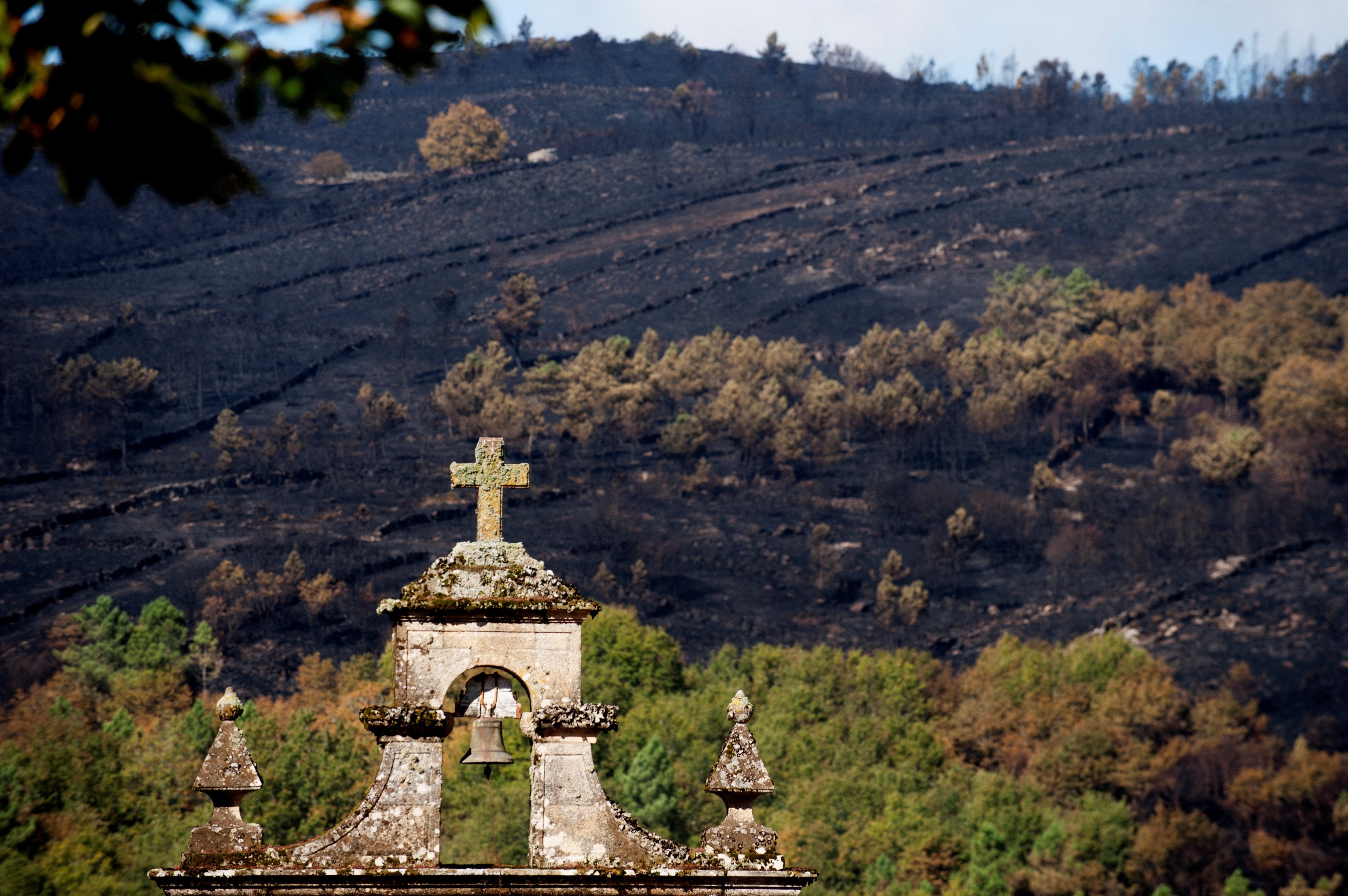 La superficie quemada en esta oleada de incendios en Galicia se estima "superior a toda la ardida durante el año" La superficie quemada en esta oleada de incendios en Galicia se estima "superior a toda la ardida durante el año"
