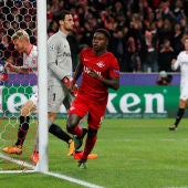 Quincy Promes celebra un gol ante el Sevilla