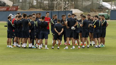Charla de M&iacute;chel a la plantilla del M&aacute;laga