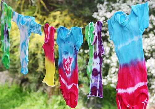 Bañadores con hombreras, pantalones rotos o camisetas con manchas blancas, y otras modas que llevaban los oyentes Bañadores con hombreras, pantalones rotos o camisetas con manchas blancas, y otras modas que llevaban los oyentes