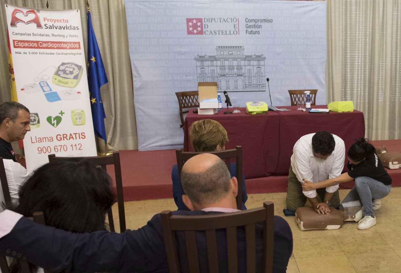 Castellón celebra un curso de manejo de desfibriladores como parte del Plan Provincial 'Castellón Territorio Cardioprotegido' Castellón celebra un curso de manejo de desfibriladores como parte del Plan Provincial 'Castellón Territorio Cardioprotegido'