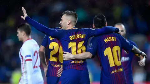 Deulofeu y Messi celebran el 1-0 frente al Olympiacos Deulofeu y Messi celebran el 1-0 frente al Olympiacos