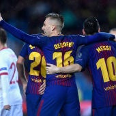 Deulofeu y Messi celebran el 1-0 frente al Olympiacos