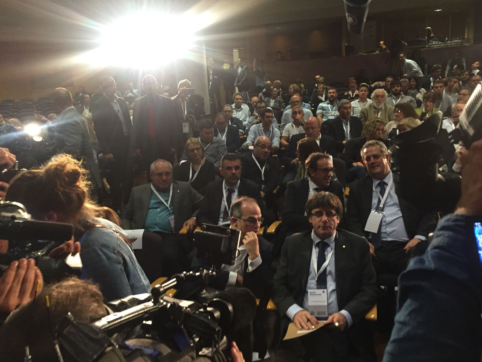 El PDeCAT avala que Puigdemont declare la independencia si se aplica este jueves el artículo 155 El PDeCAT avala que Puigdemont declare la independencia si se aplica este jueves el artículo 155