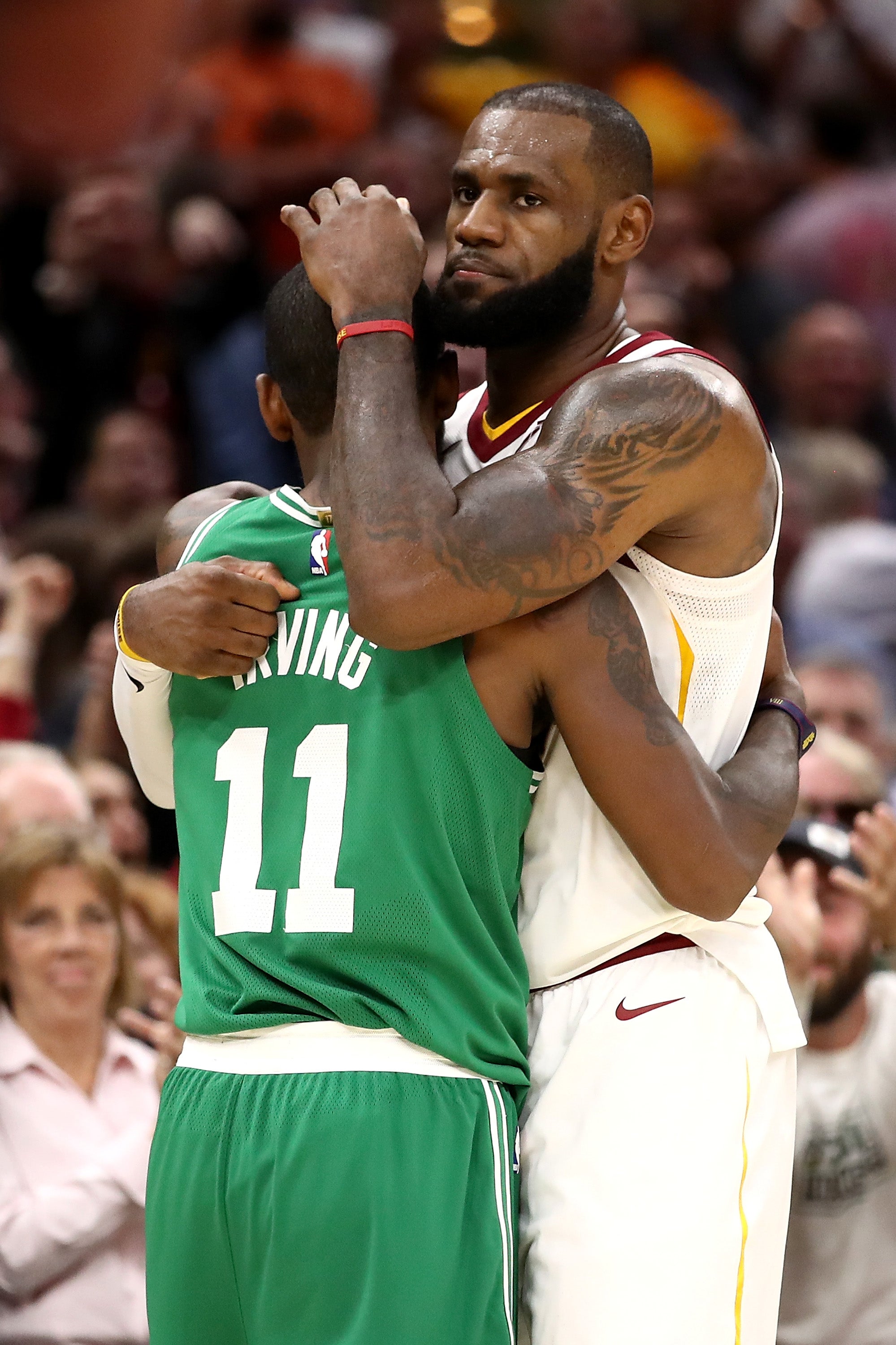 Cavaliers y Rockets estrenan la NBA con victoria y Gordon Hayward se lesiona de gravedad Cavaliers y Rockets estrenan la NBA con victoria y Gordon Hayward se lesiona de gravedad