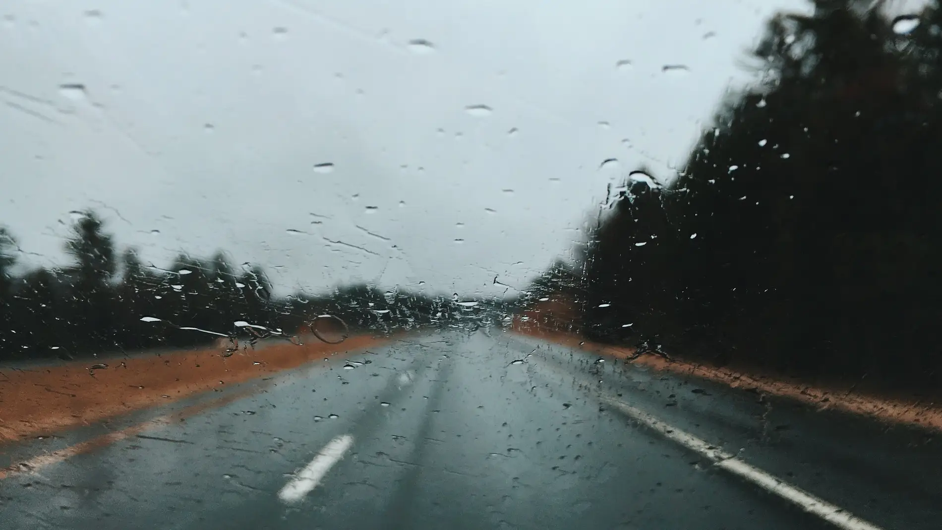 Lluvia en la carretera