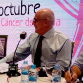 El director de Asuntos Corporativos de Roche Farma, Federico Plaza, durante una entrevista con Juan Ramón Lucas