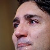 El primer ministro canadiense Justin Trudeau llora la muerte de su amigo