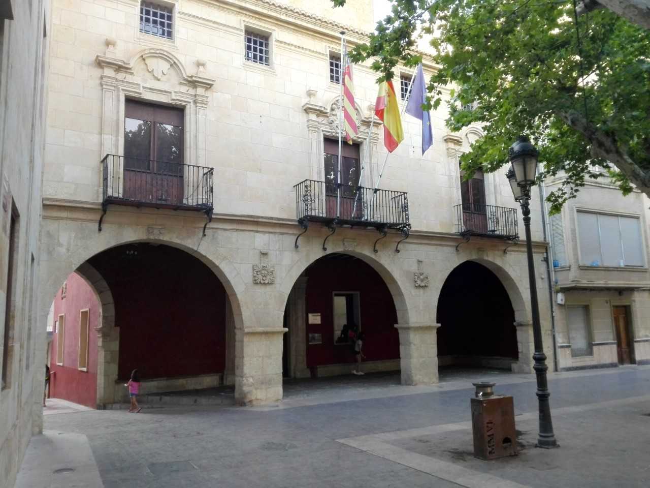 El Ayuntamiento de Aspe urge una solución a las familias de la localidad en riesgo de desahucio El Ayuntamiento de Aspe urge una solución a las familias de la localidad en riesgo de desahucio