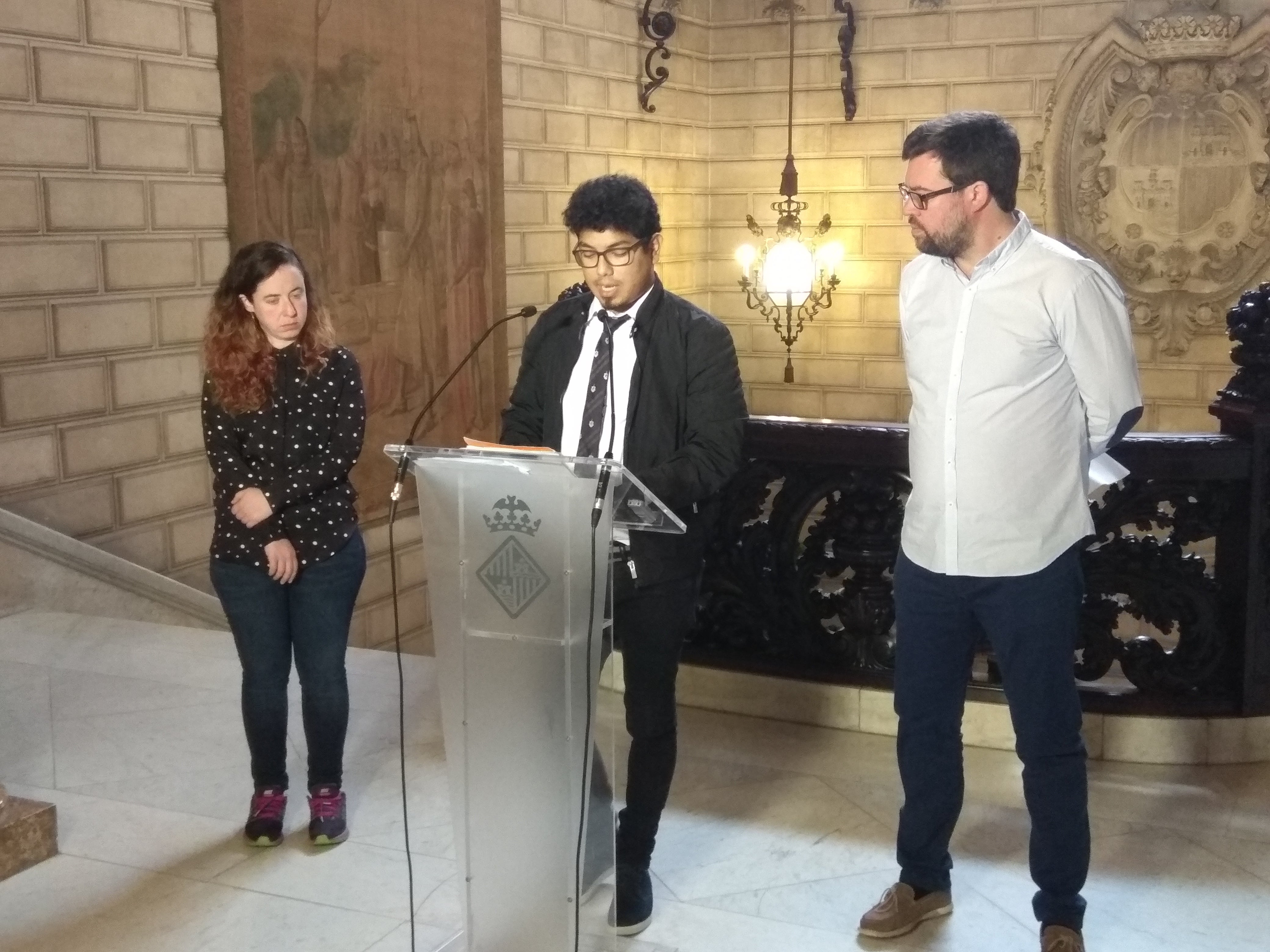 Las patronales exigen a Noguera el cese de Molina por sus "desafortunadas declaraciones" sobre el 'top manta' Las patronales exigen a Noguera el cese de Molina por sus "desafortunadas declaraciones" sobre el 'top manta'