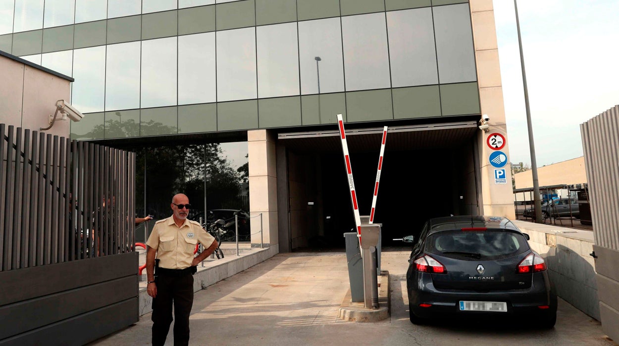 La Guardia Civil registra el Centro de Telecomunicaciones de la Generalitat La Guardia Civil registra el Centro de Telecomunicaciones de la Generalitat