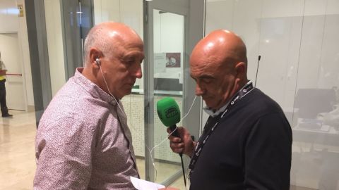 El padre de Saul &Ntilde;&iacute;guez con Janito Mori.