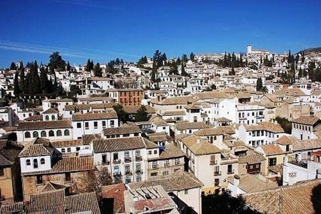El Ayuntamiento de Granada declara el Albaicín y el Sacromonte zonas saturadas de terrazas El Ayuntamiento de Granada declara el Albaicín y el Sacromonte zonas saturadas de terrazas