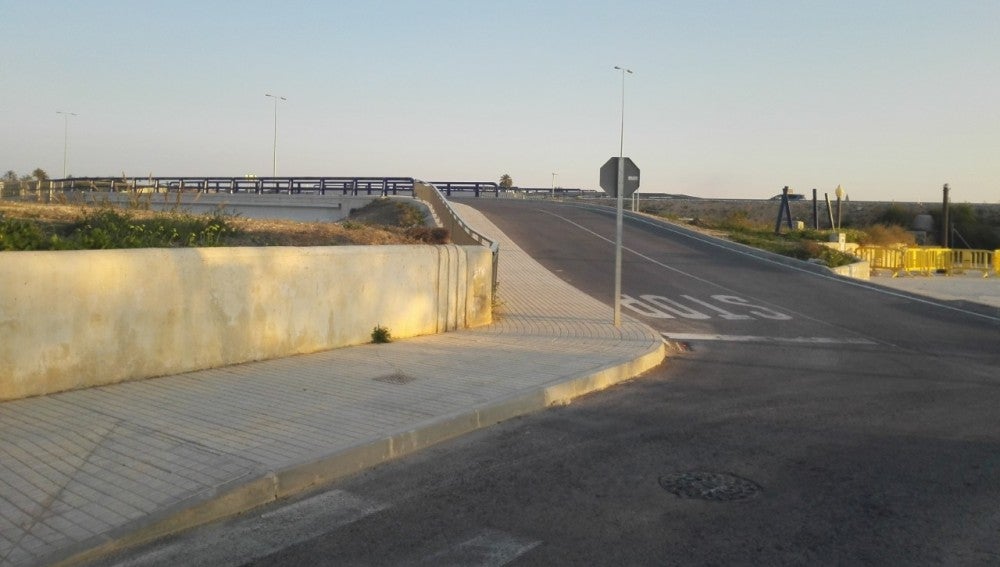 Puente entre los sectores E-26 y E-5 del barrio de San Antón motivo del litigio