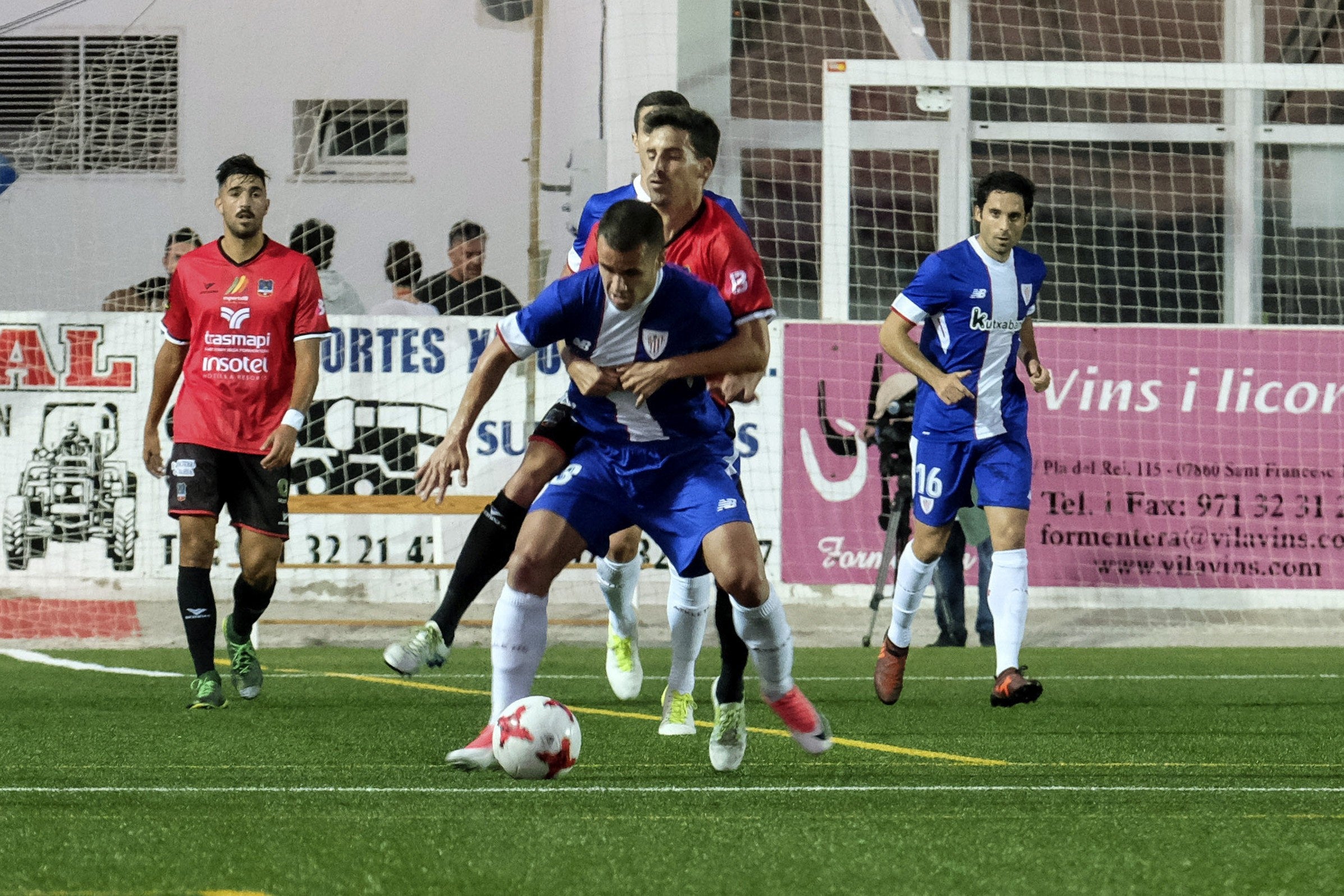 Raúl García salva otro mal partido del Athletic ante el Formentera Raúl García salva otro mal partido del Athletic ante el Formentera