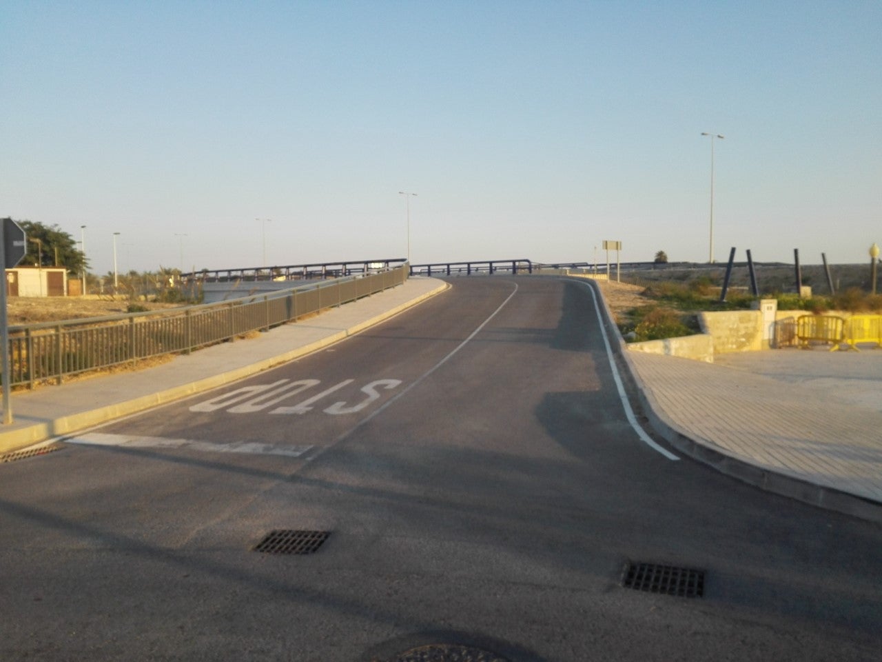 Indignación entre popietarios de viviendas, parcelas y locales del sector E-5 de Elche por tener que asumir el pago de parte de un puente Indignación entre popietarios de viviendas, parcelas y locales del sector E-5 de Elche por tener que asumir el pago de parte de un puente