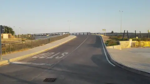 Puente que une los sectores urbanístico E-5 y E-26 de Elche Puente que une los sectores urbanístico E-5 y E-26 de Elche