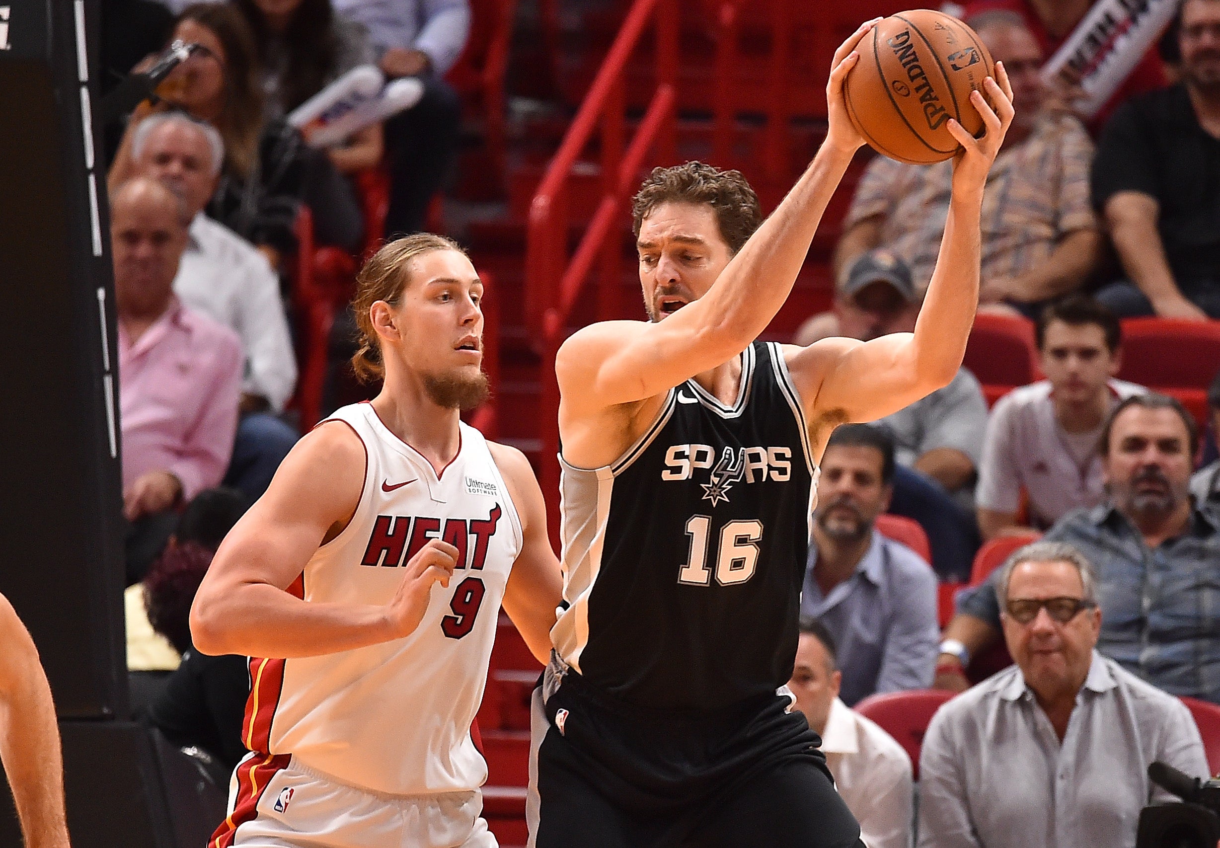 Pau Gasol ayuda a que los Spurs se mantengan invictos rozando el doble-doble Pau Gasol ayuda a que los Spurs se mantengan invictos rozando el doble-doble