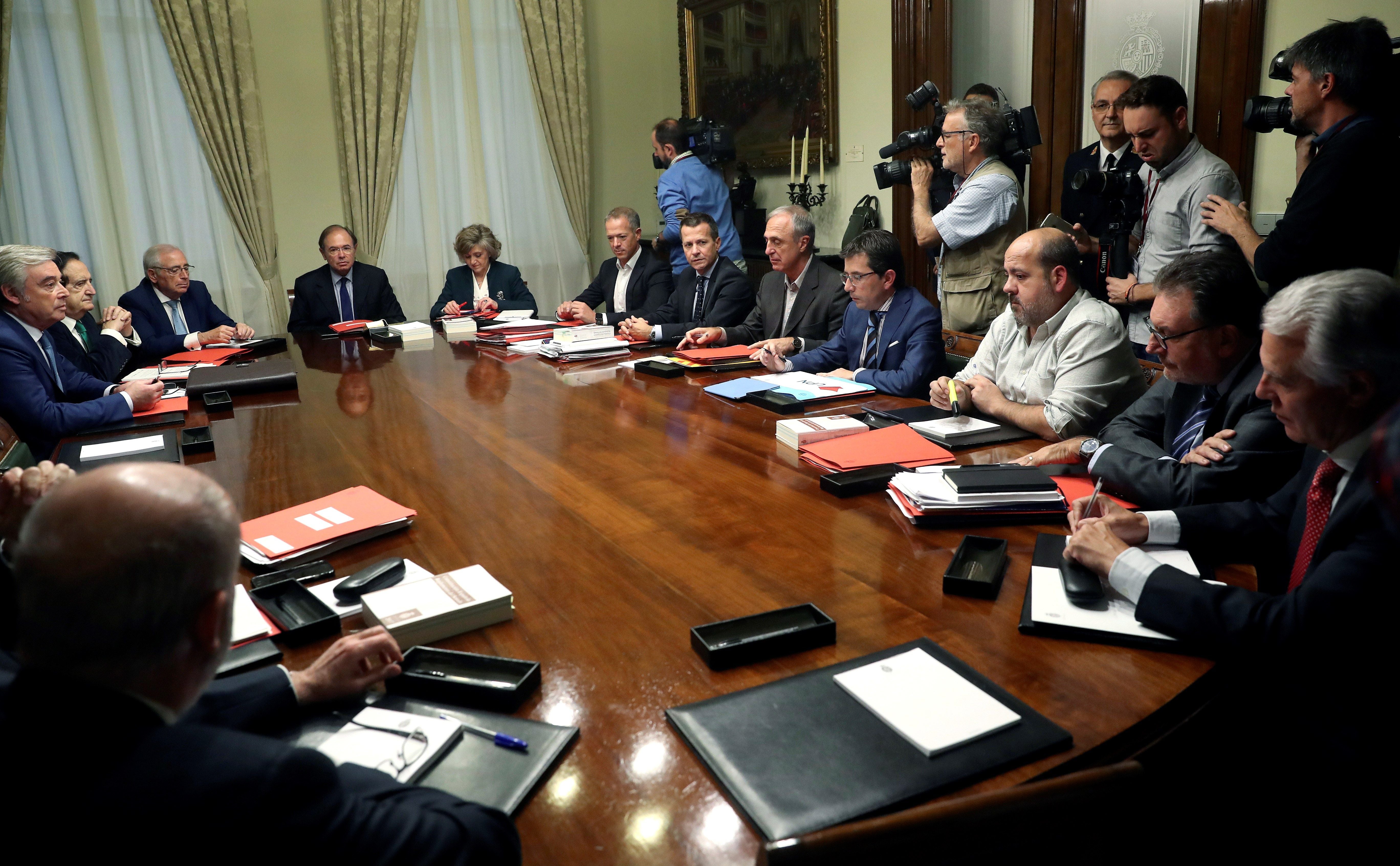 El Senado acepta la aplicación gradual del 155 propuesta por PSOE en la comisión El Senado acepta la aplicación gradual del 155 propuesta por PSOE en la comisión