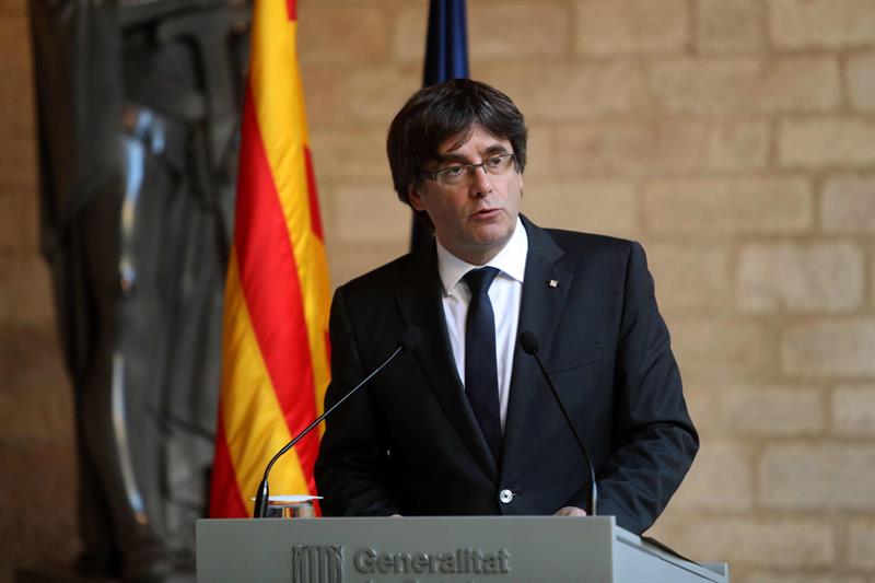 Puigdemont descarta convocar elecciones ante la "falta de garantías" de que no se vaya a aplicar el 155 Puigdemont descarta convocar elecciones ante la "falta de garantías" de que no se vaya a aplicar el 155