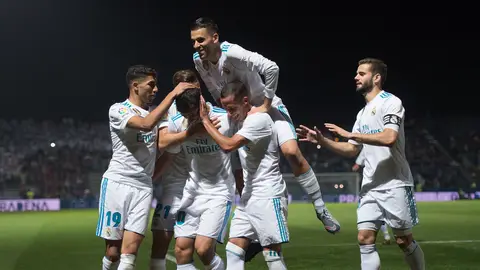 Los jugadores del Real Madrid celebran un gol Los jugadores del Real Madrid celebran un gol