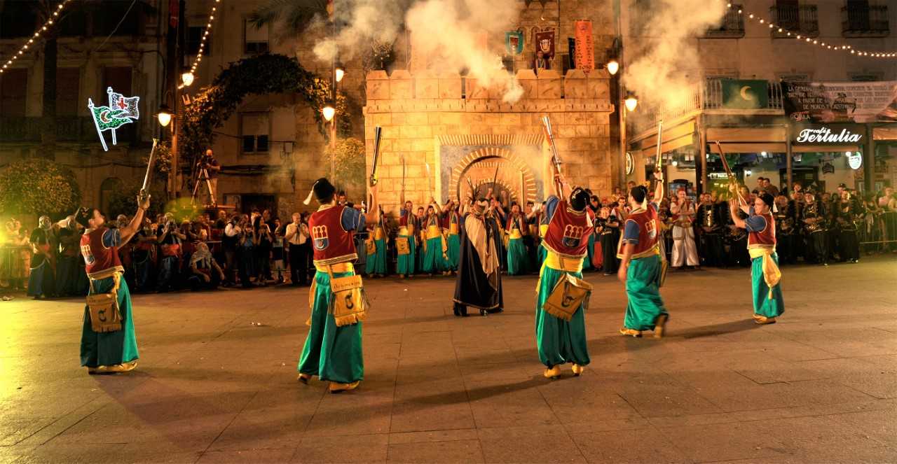 La Asociación de Moros y Cristianos presenta un programa de actos con el que espera deslumbrar La Asociación de Moros y Cristianos presenta un programa de actos con el que espera deslumbrar